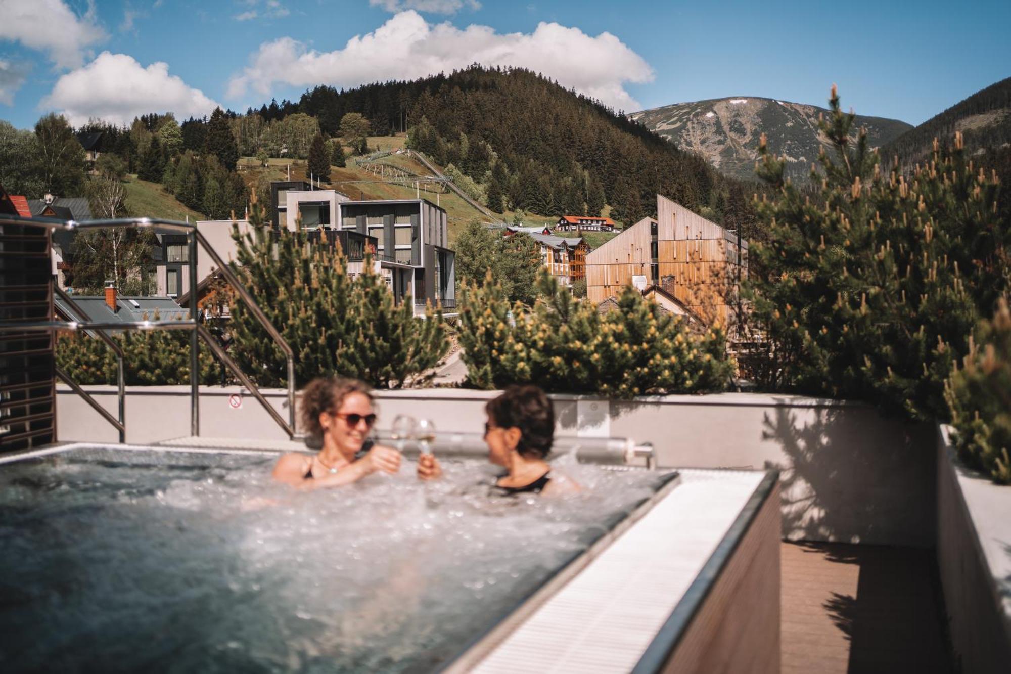 Hotel Pecr Deep Pec pod Sněžkou Eksteriør billede